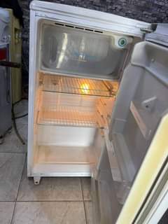 A picture of Toshiba single door linagandisha sana bei 190 000 tsh Piga