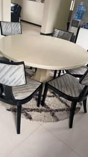 A picture of Used dining table