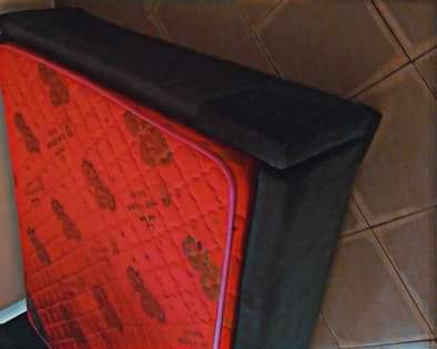 A picture of Bed and matress for sell 5by6