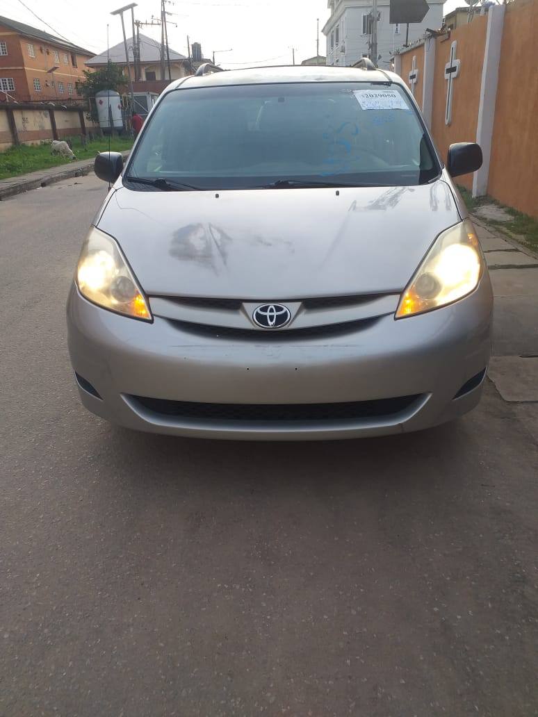 A picture of Tokunbo Toyota Sienna for sale it s a buy and