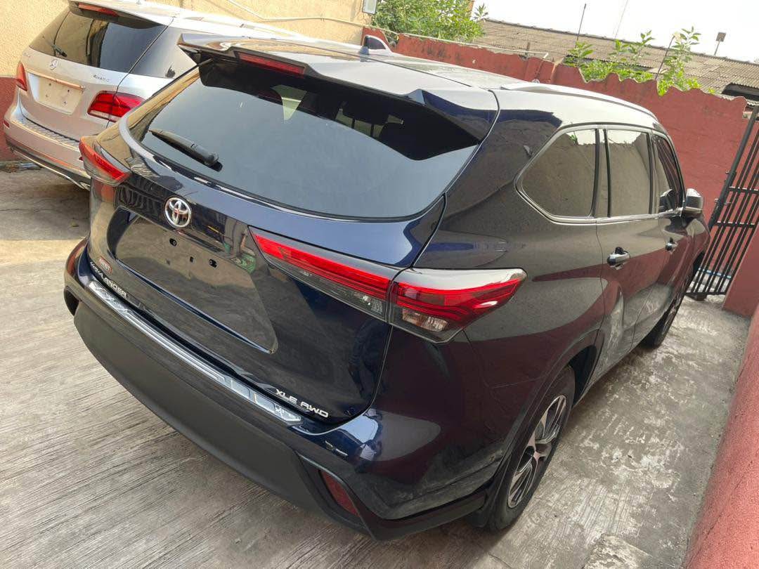 A picture of 2020 21 Mint Tokunbo Foreign Used Toyota Highlander XLE AWD.