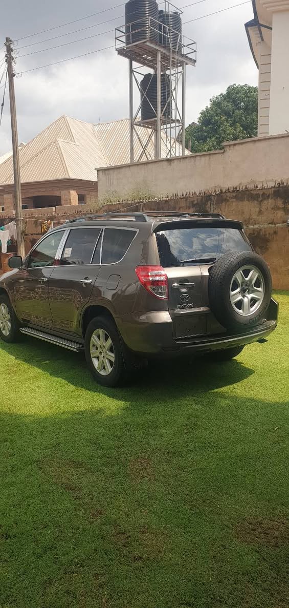 A picture of Very sharp tokumbo 2011 Toyota Rav4