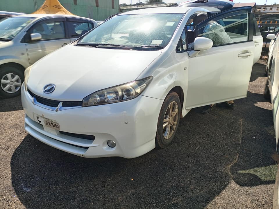 A picture of TOYOTA WISH.....ON SALE NOW...... Model 2012...... Egin 1.5cc......i want money