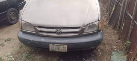 A picture of 2004 Toyota Sienna Le 6dr Minivan