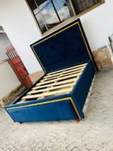 A picture of Bedsofa Nzuri sana Tano kwa sita Material ya velvet na
