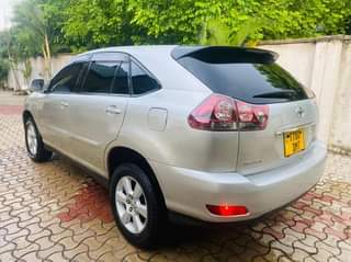 A picture of TOYOTA HARRIER LOVERS GARI INAUZWA HAINA KUFELI PIGA SIM 0716662699