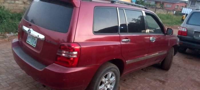 A picture of 2004 Toyota Highlander 2004 Alloy