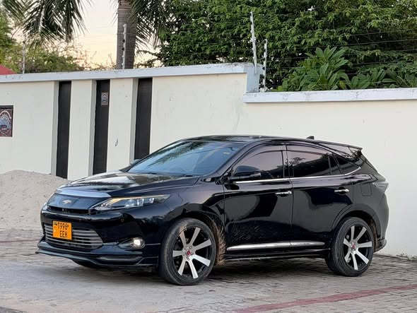 A picture of TOYOTA HARRIER NEW