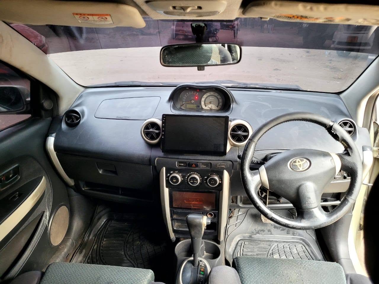 A picture of TOYOTA IST BEI 10 8M FULL DOCUMENT FULL AC CC
