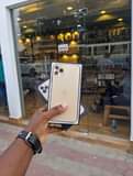 A picture of iPhone 11 pro max 256Gb
