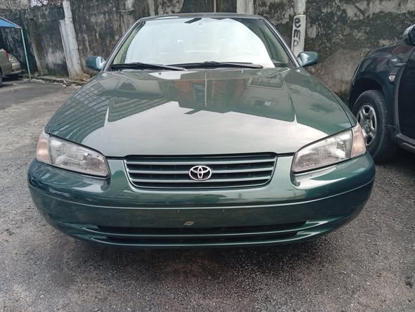 A picture of 1999 Toyota camry