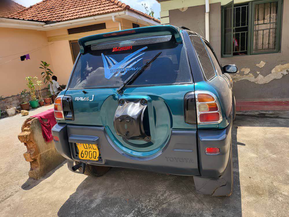 A picture of Toyota RAV4 7m