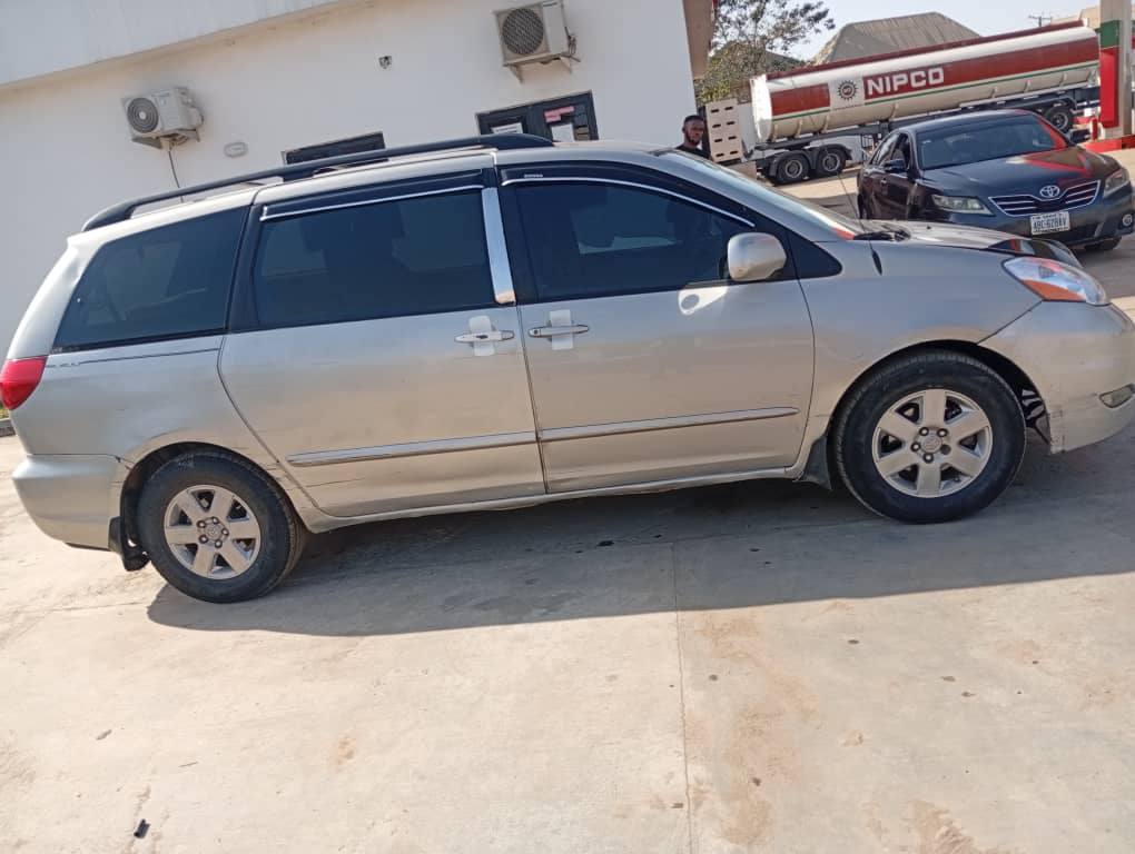A picture of 2006 Toyota Sienna LE