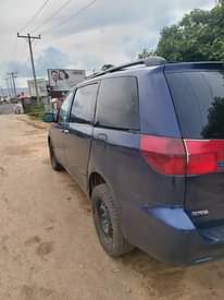 A picture of Toyota Sienna 2005 model Nigerian used Engine 100 Automatic transmission
