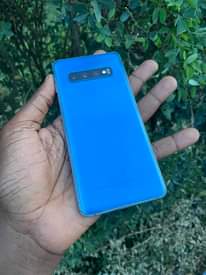 A picture of SAMSUNG S10