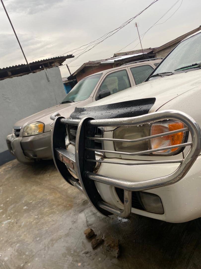 A picture of Nissan Pathfinder 2001