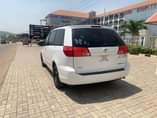 A picture of 2004 model Toyota sienna 3.2million