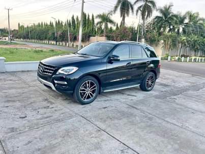 A picture of 2013 MERCEDES BENZ ML350