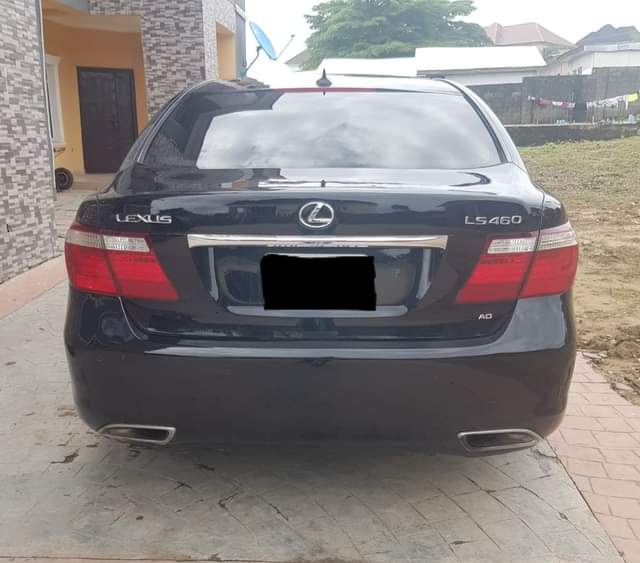 A picture of Quick Urgent sale Extremely clean Lexus LS460 2009 V8 Engine