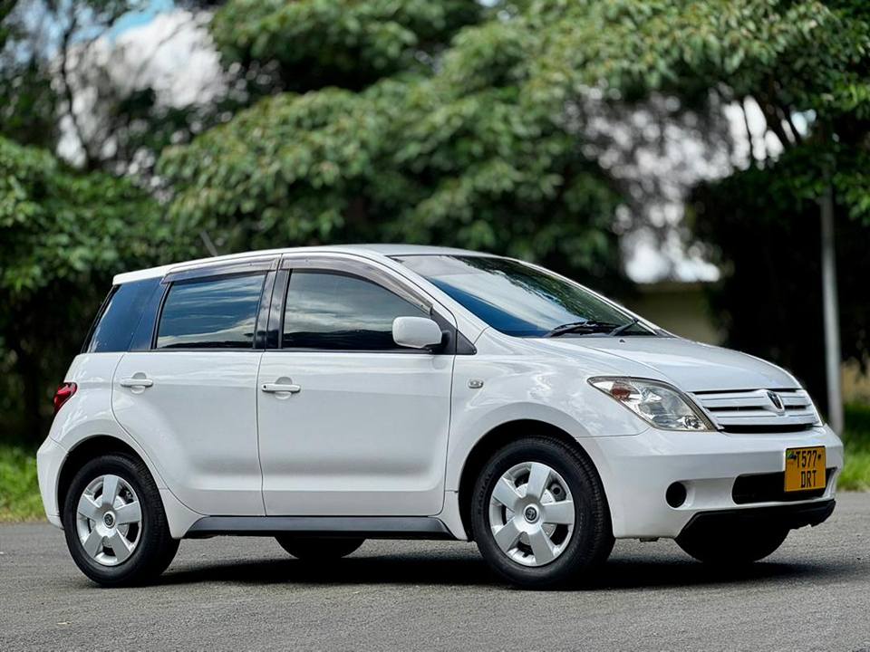 A picture of Toyota Ist Cc1290 Year 2005 Fuel Petrol Full AC Price