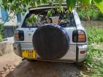 A picture of toyota rava4