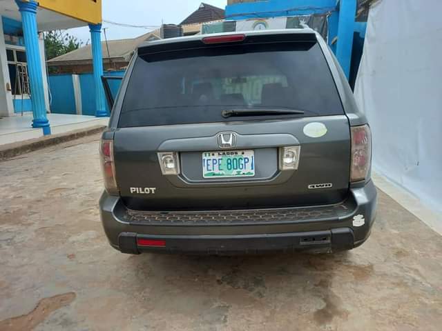 A picture of Honda pilot for sell