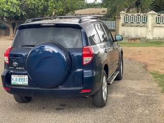 A picture of TOYOTA RAV 4