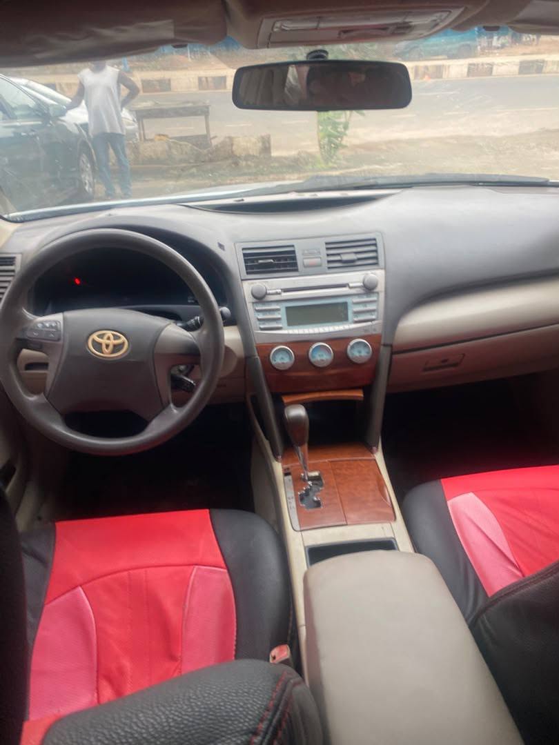 A picture of Toyota Camry 08
