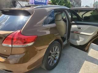 A picture of 4 plugs venza
