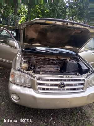 A picture of 05 Toyota Highlander Engine Geer Ac Interior Neatly flashed on