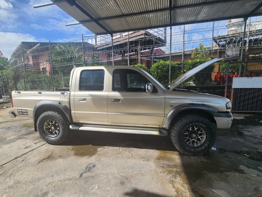 madza b2500