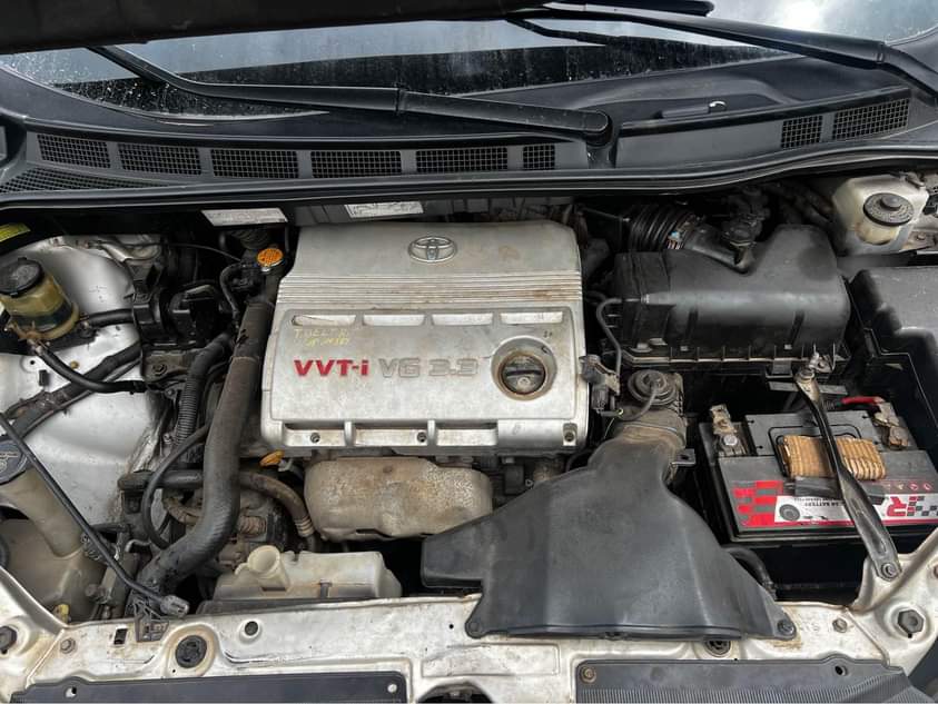 A picture of Toyota Sienna 2006 clean like Belgium 08022585523 call me for