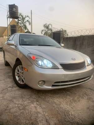 A picture of Lexus ES300 2004