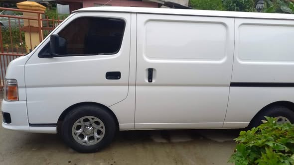 nissan e25