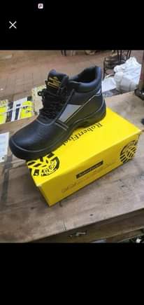 A picture of SAFETY BOOTS