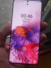 A picture of Haya Simu kali hiyo hapo s20 Naitupa hiyo