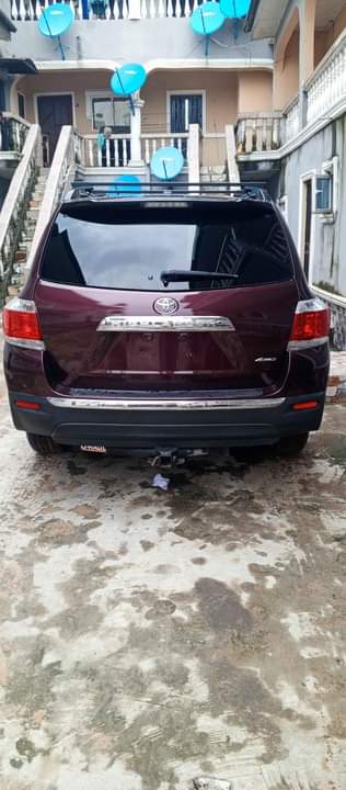 A picture of Toyota HighLander 2012 2013 Model