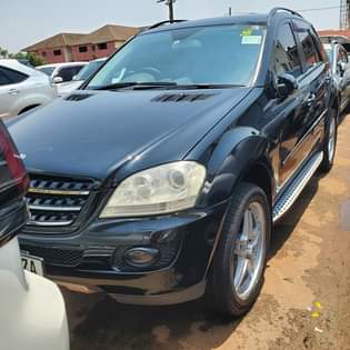A picture of ML350 2008 70M