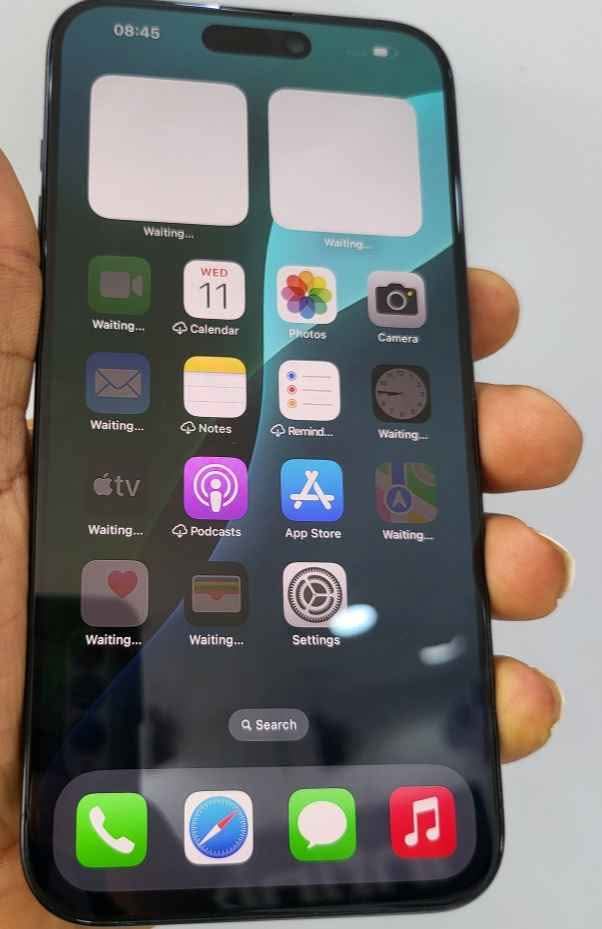 A picture of Iphone 15 pro max 256gb