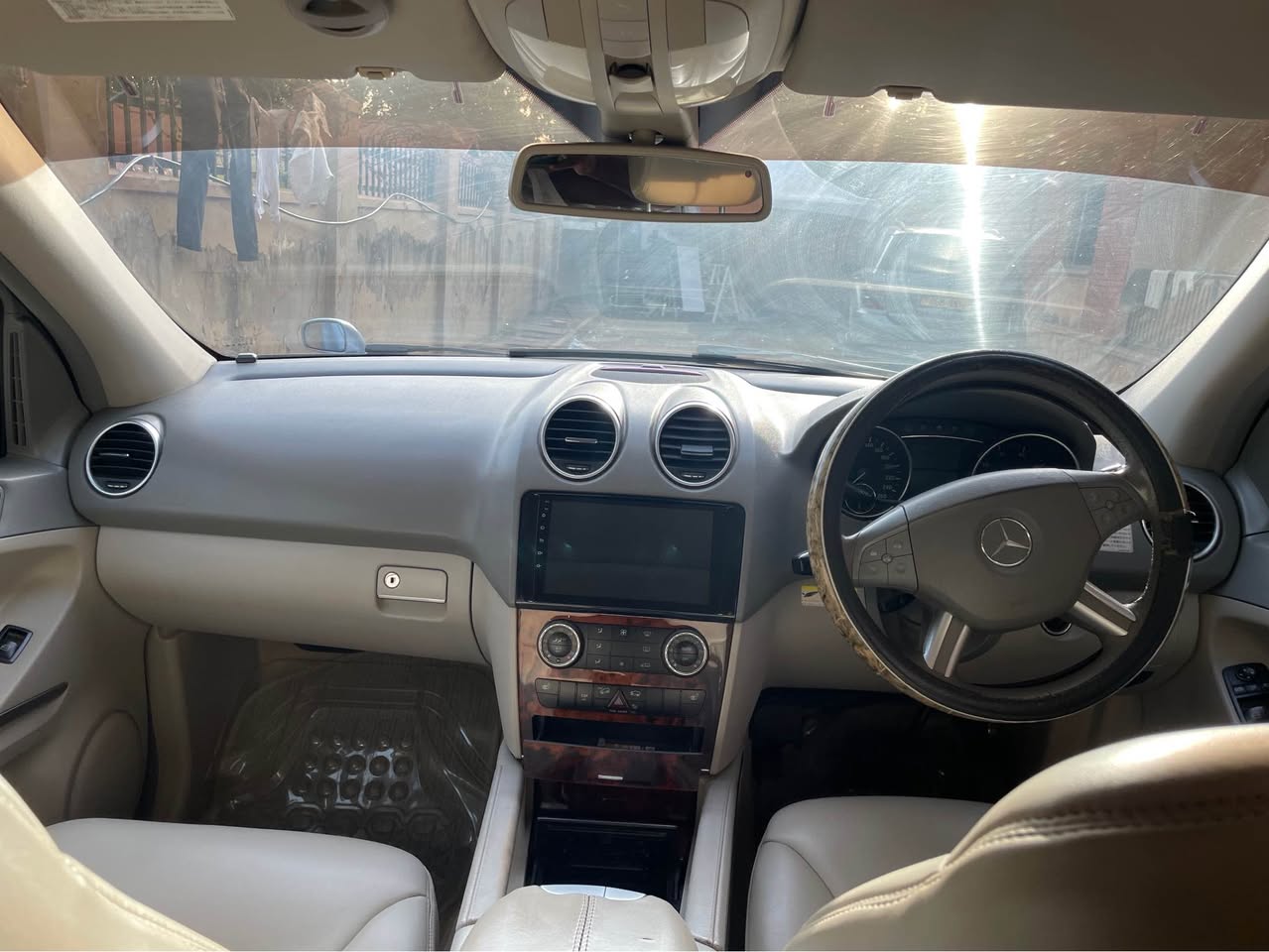 A picture of Mercedes Benz ML 350