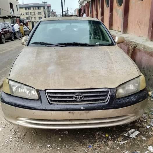 A picture of Used of Toyota Camry tiny light