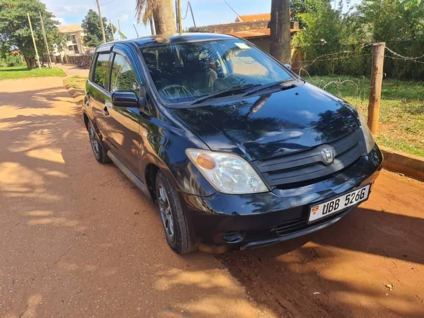 A picture of Toyota ist 1.5cc 17.5m