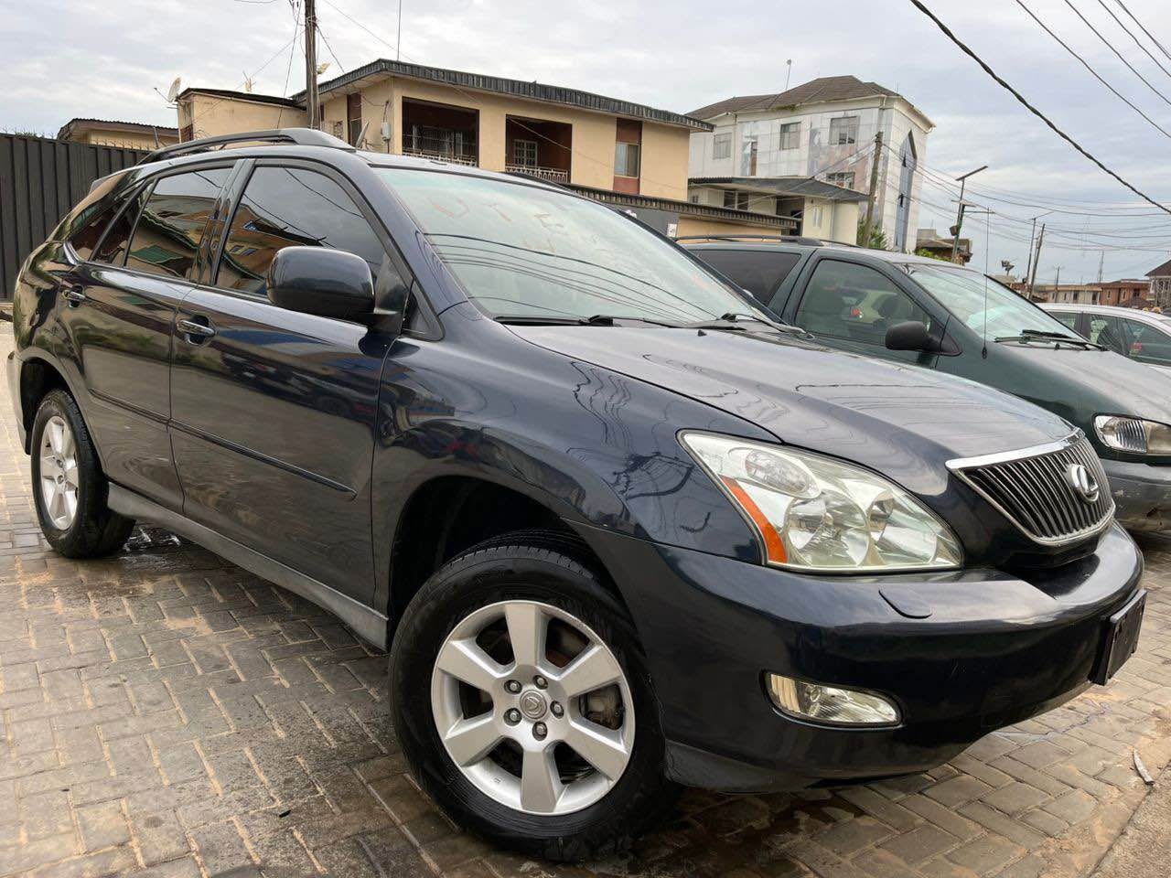 A picture of 2004 LEXUS RX330