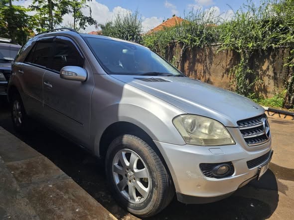 A picture of Mercedes Benz ML350 4MATIC 40m WhatsApp 0726057699