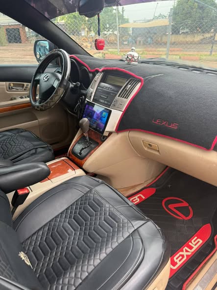 A picture of Lexus Rx330