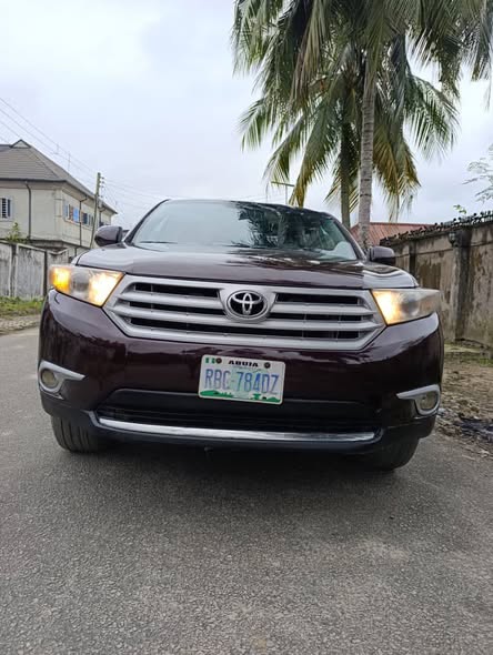 A picture of Belgium standard 2011 Toyota Highlander barely driven Price 9 5M