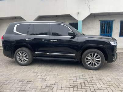 A picture of Toks 2016 Toyota landcruiser VXR