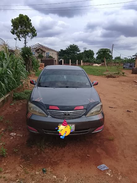 A picture of 2005 toyota camry