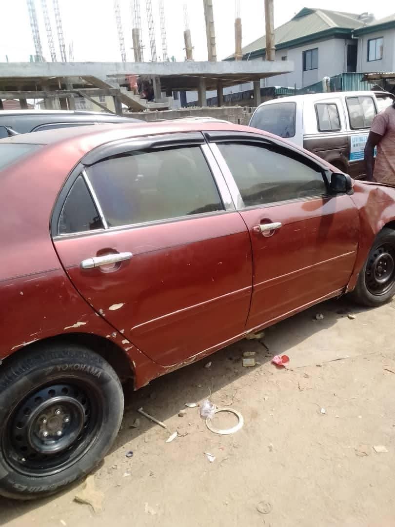 A picture of Toyota corrolla 03 04