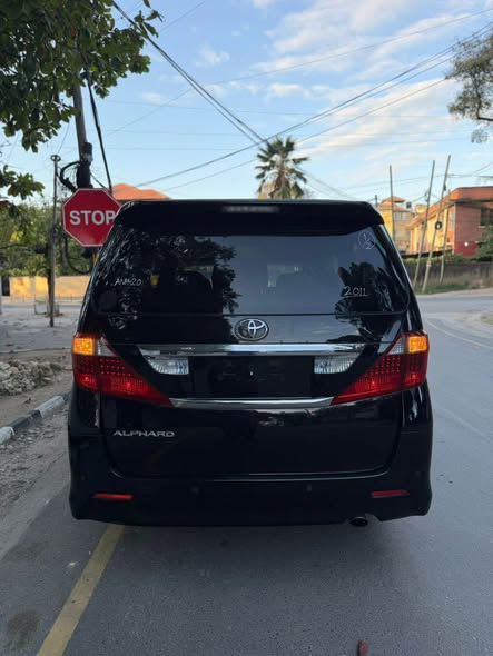 A picture of Toyota Alphard
